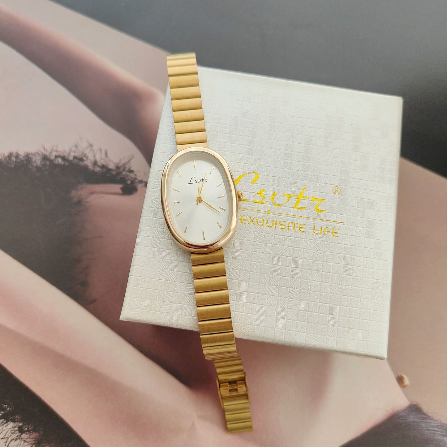 Quartz Steel Belt New Golden Mid-ancient Niche Advanced Fashion Best-seller Watch