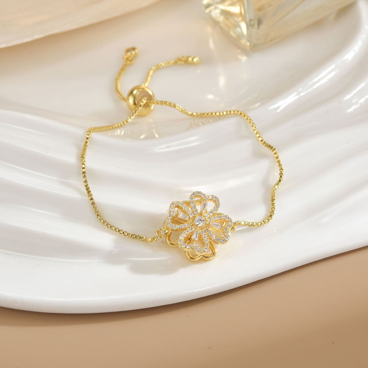 Simple Rotatable Flower Color-preserving Pure Copper Gold-plated Bracelet